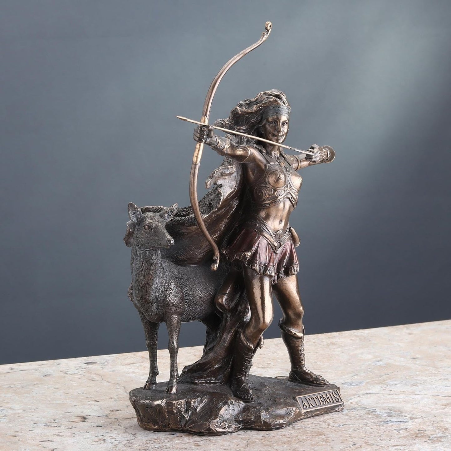 Bronzestatue af jagtens gudinde og de vilde Naty Shop-statuetter og skulpturer