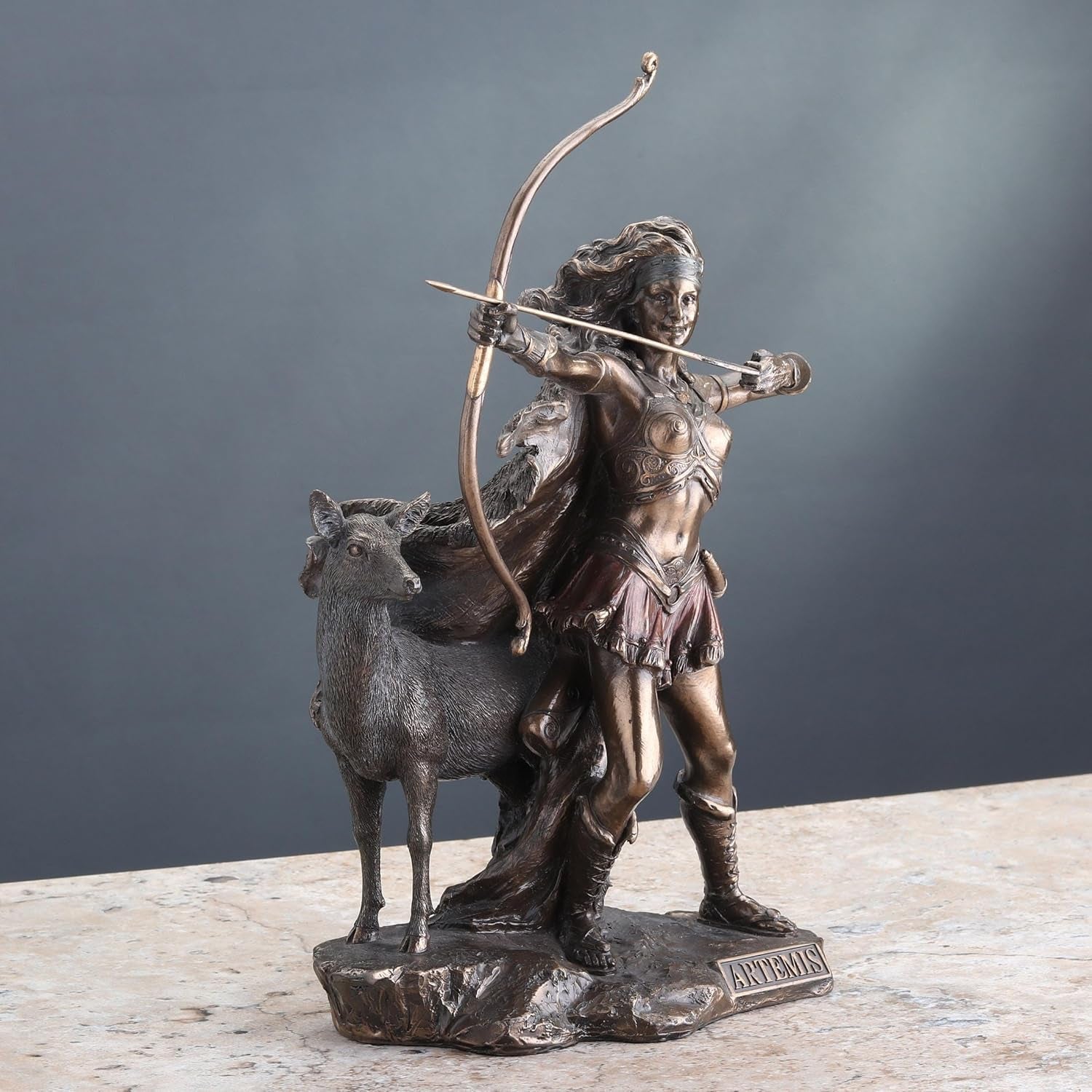 Bronzestatue af jagtens gudinde og de vilde Naty Shop-statuetter og skulpturer