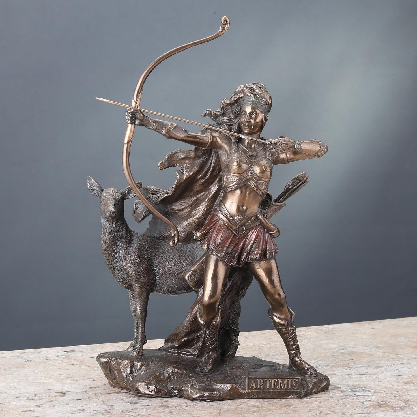 Bronzestatue af jagtens gudinde og de vilde Naty Shop-statuetter og skulpturer