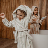 Suavinex, plejeshampoo til børn fra 3 til 10 år, allergenfri, parabenefri, silikonefri, velegnet til følsom hud, ingen tårer eller træk, 95% ingredienser af naturlig oprindelse, Børn - Bad og hudpleje Naty Shop