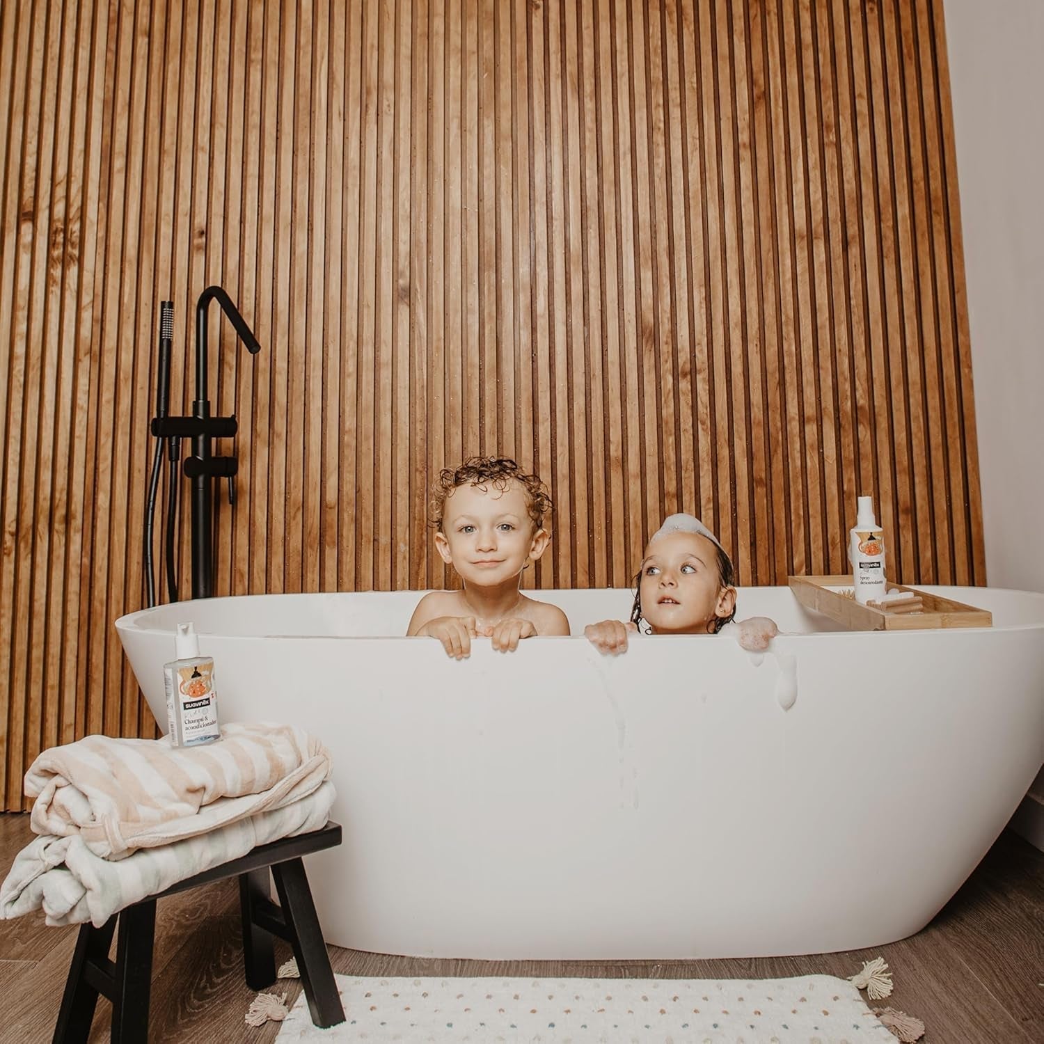 Suavinex, plejeshampoo til børn fra 3 til 10 år, allergenfri, parabenefri, silikonefri, velegnet til følsom hud, ingen tårer eller træk, 95% ingredienser af naturlig oprindelse, Børn - Bad og hudpleje Naty Shop